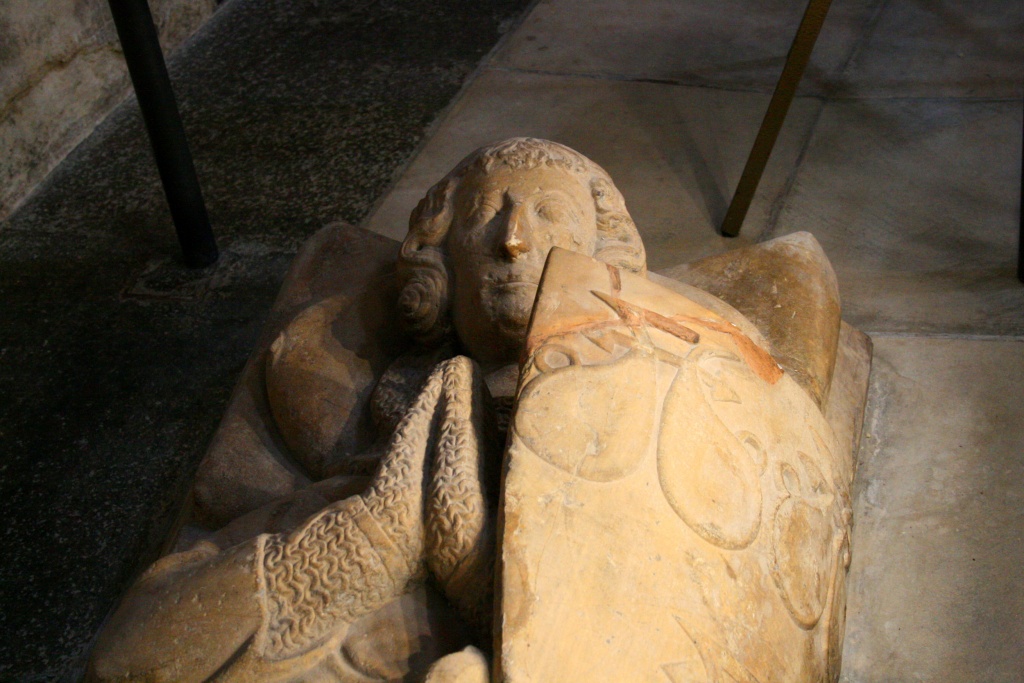 Statue en marbre d'un chevalier des Templiers