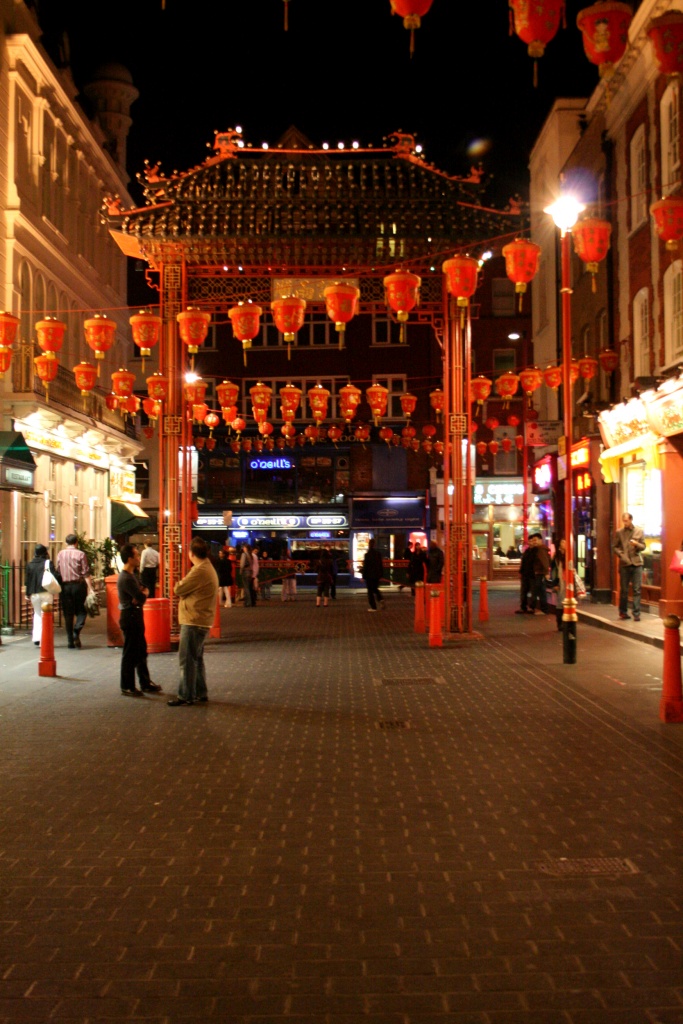 Porte dans Chinatown de nuit