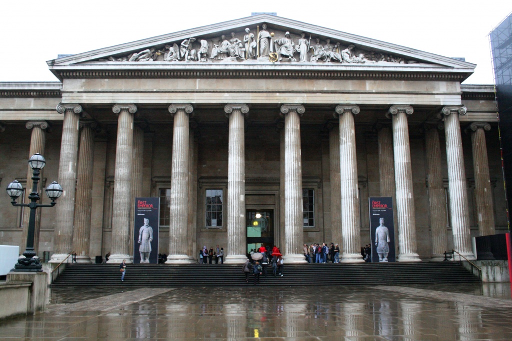 Façade avec colonnes du British museum