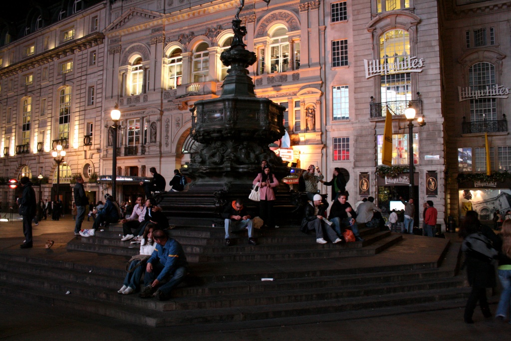 Fontaine de Piccadilly Circus de nuit