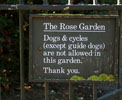 http://photosdelondres.com/pancarte-jardin-rose