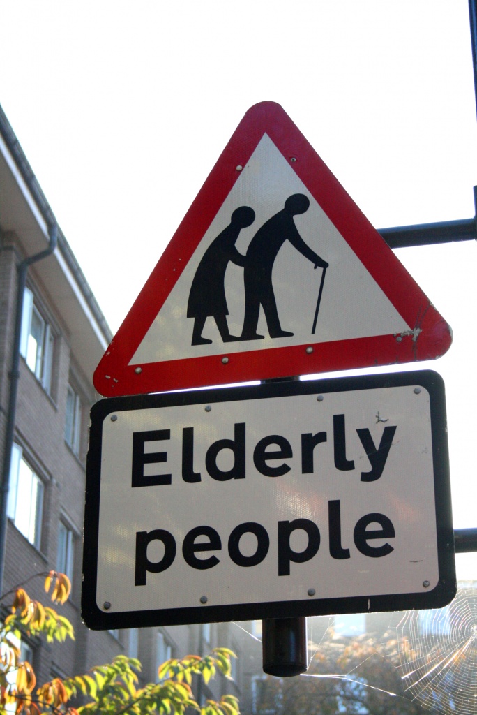 Panneau de signalisation pour les gens âgés